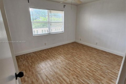 Condo in Dania Beach, Florida, 2 bedrooms  № 2061435 - photo 21