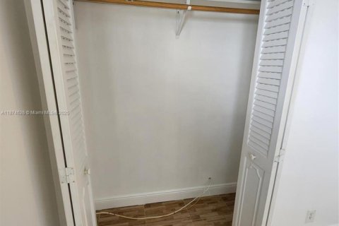 Condo in Dania Beach, Florida, 2 bedrooms  № 2061435 - photo 15