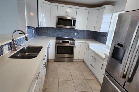 Condo in Dania Beach, Florida, 2 bedrooms  № 2061435 - photo 6