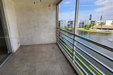Condo in Dania Beach, Florida, 2 bedrooms  № 2061435 - photo 11