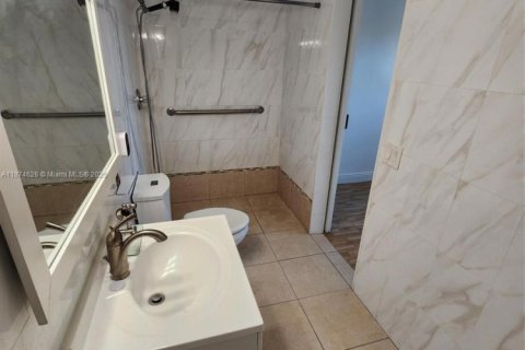 Condo in Dania Beach, Florida, 2 bedrooms  № 2061435 - photo 7