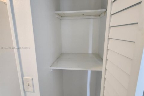 Condo in Dania Beach, Florida, 2 bedrooms  № 2061435 - photo 24