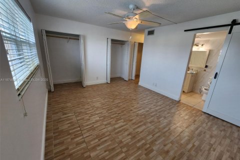 Condo in Dania Beach, Florida, 2 bedrooms  № 2061435 - photo 13