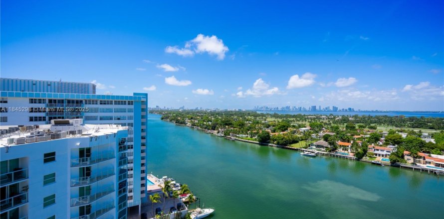 Condominio en Miami Beach, Florida, 3 dormitorios № 1845900