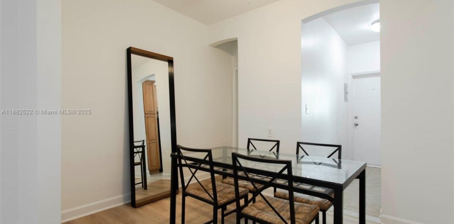 Студия в кондо в Майами-Бич, Флорида № 1931944