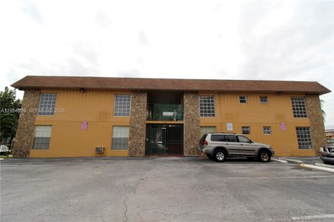 Снять в аренду квартиру в Майами, Флорида 1 спальня, 1355.07м2, № 2050858 - фото 8