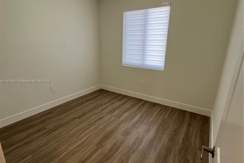 Townhouse in Miami, Florida 3 bedrooms № 1888093 - photo 13