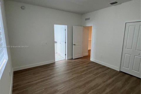 Townhouse in Miami, Florida 3 bedrooms № 1888093 - photo 23