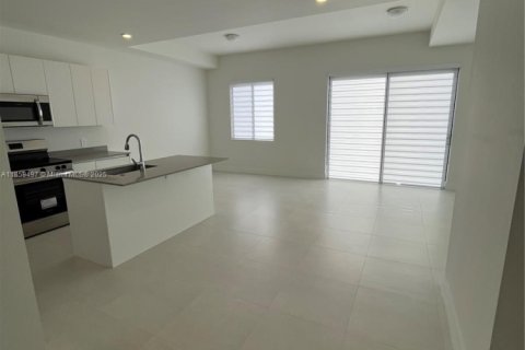 Townhouse in Miami, Florida 3 bedrooms № 1888093 - photo 5