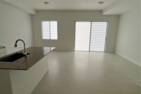 Townhouse in Miami, Florida 3 bedrooms № 1888093 - photo 4