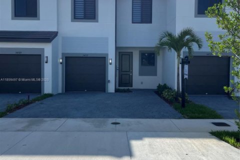 Townhouse in Miami, Florida 3 bedrooms № 1888093 - photo 2