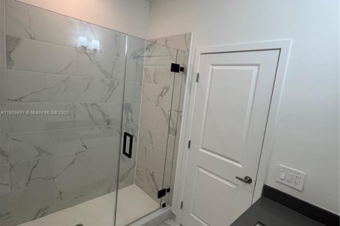 Townhouse in Miami, Florida 3 bedrooms № 1888093 - photo 15