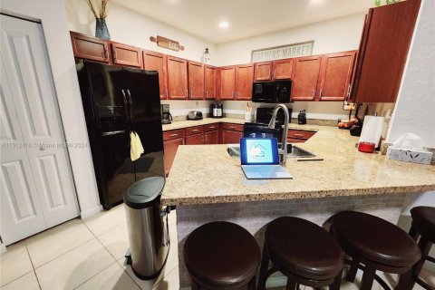 Villa ou maison à vendre à Miami, Floride: 4 chambres, 210.24 m2 № 1959769 - photo 3