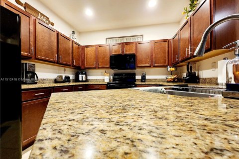 Villa ou maison à vendre à Miami, Floride: 4 chambres, 210.24 m2 № 1959769 - photo 4