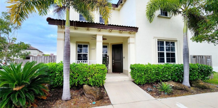 Villa ou maison à Miami, Floride 4 chambres, 210.24 m2 № 1959769