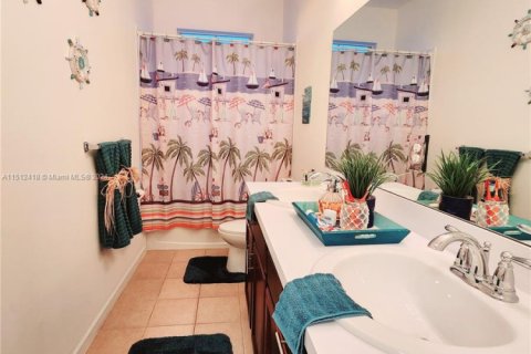 Villa ou maison à vendre à Miami, Floride: 4 chambres, 210.24 m2 № 1959769 - photo 11