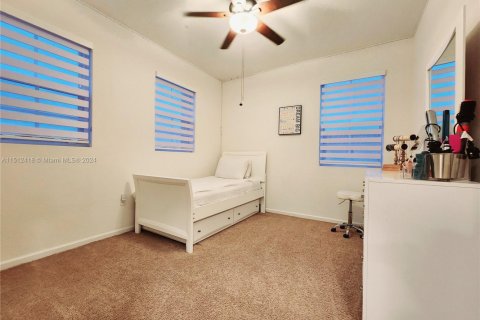 Villa ou maison à vendre à Miami, Floride: 4 chambres, 210.24 m2 № 1959769 - photo 12