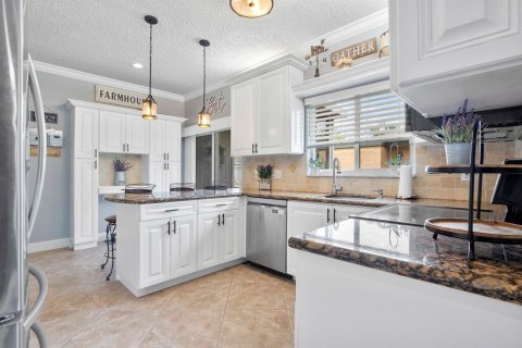 Villa ou maison à vendre à Tamarac, Floride: 2 chambres, 195.28 m2 № 2397787 - photo 6