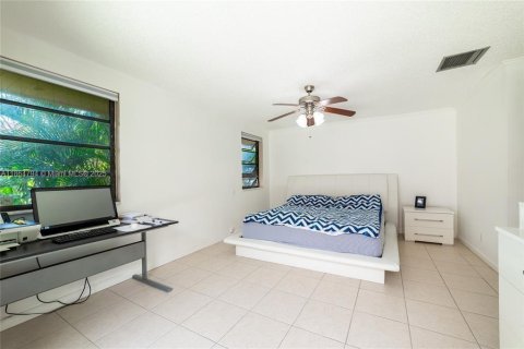 Townhouse in Hollywood, Florida 3 bedrooms, 150.04 sq.m. № 1892899 - photo 6