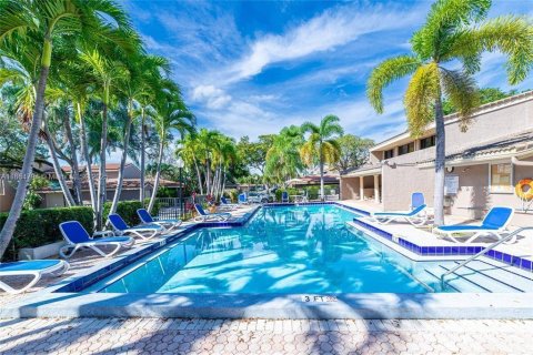 Townhouse in Hollywood, Florida 3 bedrooms, 150.04 sq.m. № 1892899 - photo 14