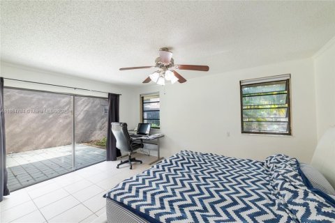 Townhouse in Hollywood, Florida 3 bedrooms, 150.04 sq.m. № 1892899 - photo 7