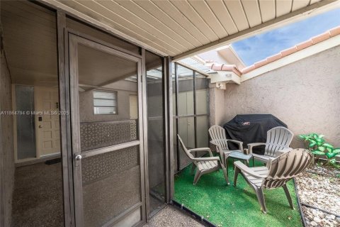 Townhouse in Hollywood, Florida 3 bedrooms, 150.04 sq.m. № 1892899 - photo 12