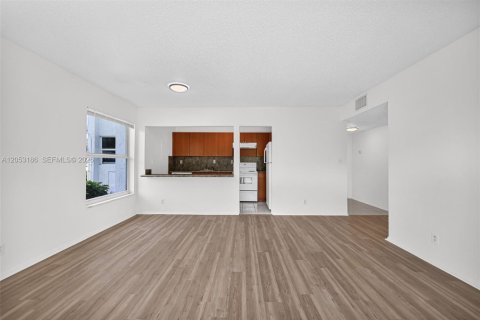 Condo in Plantation, Florida, 2 bedrooms № 2181220 - photo 11