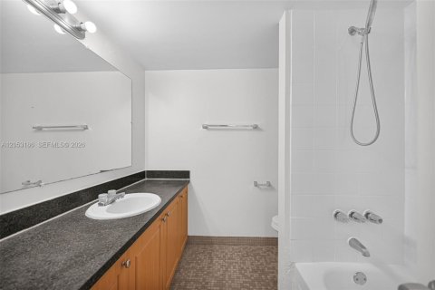 Condo in Plantation, Florida, 2 bedrooms № 2181220 - photo 24