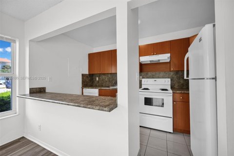 Condo in Plantation, Florida, 2 bedrooms № 2181220 - photo 15