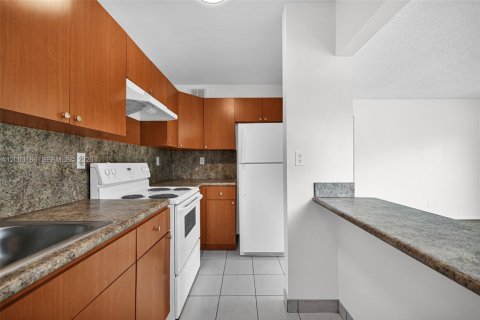 Condo in Plantation, Florida, 2 bedrooms № 2181220 - photo 17