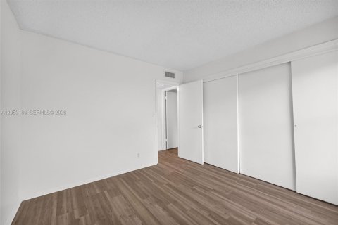 Condo in Plantation, Florida, 2 bedrooms № 2181220 - photo 23