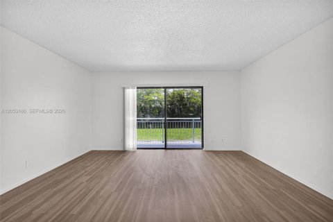 Condo in Plantation, Florida, 2 bedrooms № 2181220 - photo 9