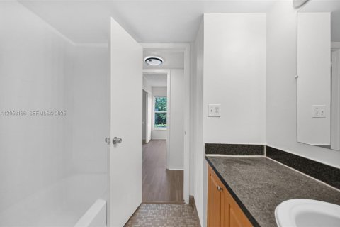 Condo in Plantation, Florida, 2 bedrooms № 2181220 - photo 26
