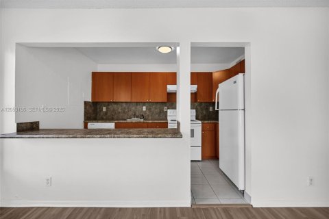 Condo in Plantation, Florida, 2 bedrooms № 2181220 - photo 14