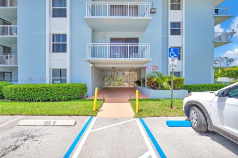 Condo in Plantation, Florida, 2 bedrooms № 2181220 - photo 4