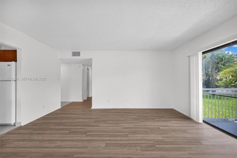 Condo in Plantation, Florida, 2 bedrooms № 2181220 - photo 10