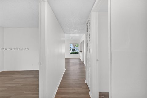 Condo in Plantation, Florida, 2 bedrooms № 2181220 - photo 20