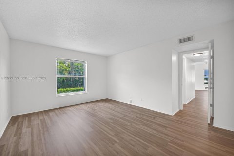 Condo in Plantation, Florida, 2 bedrooms № 2181220 - photo 30