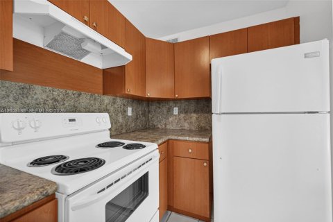 Condo in Plantation, Florida, 2 bedrooms № 2181220 - photo 19