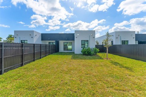 Adosado en venta en Miami, Florida, 3 dormitorios № 1974962 - foto 20