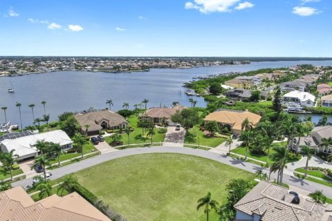 Villa ou maison à vendre à Apollo Beach, Floride: 4 chambres, 630.25 m2 № 2358243 - photo 13