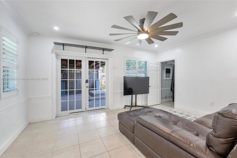 House in Margate, Florida 3 bedrooms, 161.46 sq.m. № 1832263 - photo 11