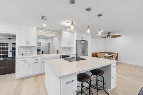 House in Margate, Florida 3 bedrooms, 161.46 sq.m. № 1832263 - photo 7