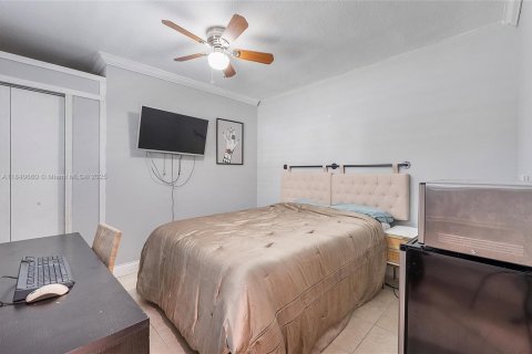 House in Margate, Florida 3 bedrooms, 161.46 sq.m. № 1832263 - photo 16