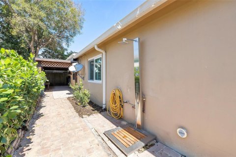 House in Margate, Florida 3 bedrooms, 161.46 sq.m. № 1832263 - photo 22
