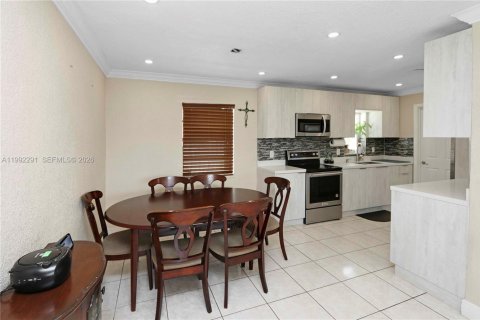 Casa en venta en Homestead, Florida, 3 dormitorios, 102.56 m2 № 2058929 - foto 12
