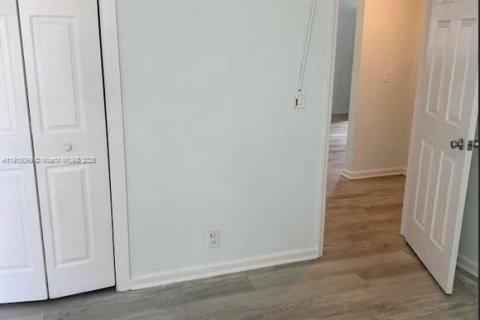 Propiedad comercial en venta en West Palm Beach, Florida, 194.72 m2 № 1971752 - foto 8