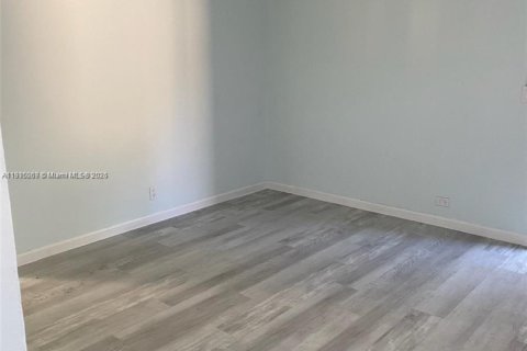 Propiedad comercial en venta en West Palm Beach, Florida, 194.72 m2 № 1971752 - foto 15