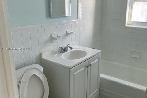 Propiedad comercial en venta en West Palm Beach, Florida, 194.72 m2 № 1971752 - foto 16