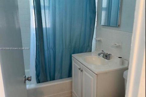 Propiedad comercial en venta en West Palm Beach, Florida, 194.72 m2 № 1971752 - foto 7